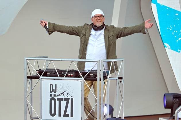Entertainment Themen der Woche KW39 Entertainment Bilder des Tages ZDF - Fernsehgarten. DJ Ötzi während der ZDF - Unterhaltungsshow Fernsehgarten am 29.09.2024 in Mainz. 20240929MWI007995 *** ZDF Fernsehgarten DJ Ötzi during the ZDF entertainment show Fernsehgarten on 29 09 2024 in Mainz 20240929MWI007995