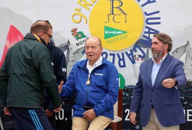 Presentation of trophies of the Regata Rey Juan Carlos I El Corte Inglés Máster The King Emeritus, Don Juan Carlos de Borbón, presides over the presentation of trophies of the Regata Rey Juan Carlos I El Corte Inglés Máster at the yacht club, on September 29, 2024, in Sanxenxo Pontevedra, Galicia, Spain AWARDS GENTE REGATAS José Ramó Sanxenxo Sanxenxo Sanxenxo Spain  Copyright: xJosÃ xRamonxHernandox 6246831
