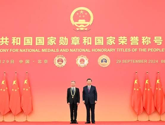 (240929) -- BEIJING, Sept. 29, 2024 -- Chinese President Xi Jinping, also general secretary of the Communist Party of China (CPC) Central Committee and chairman of the Central Military Commission, presents the medal for the title of People s Craftsman to Xu Zhenchao in Beijing, capital of China, Sept. 29, 2024. A presentation ceremony for national medals and national honorary titles of the People s Republic of China was held at the Great Hall of the People in Beijing on Sunday. ) CHINA-BEIJING-NATIONAL MEDALS AND HONORARY TITLES-PRESENTATION CEREMONY (CN) XiexHuanchi 