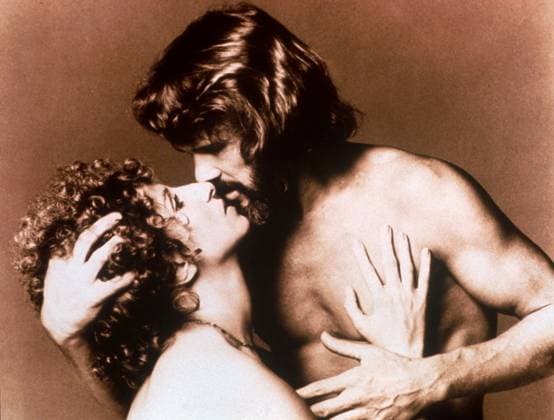 Archivbilder der Woche SPORT KW40 KRIS KRISTOFFERSON (June 22, 1936 - September 28, 2024) a Rhodes scholar with a deft songwriting style and rough charisma who became a country music superstar and A-list Hollywood actor, has died at 88. FILE PHOTO: BARBRA STREISAND and KRIS KRISTOFFERSON in a publicity still for the 1976 movie A Star is Born . Hollywood USA - ZUMAp90_ 19760701_sha_p90_860 Copyright: xBarwoodxFilmsx