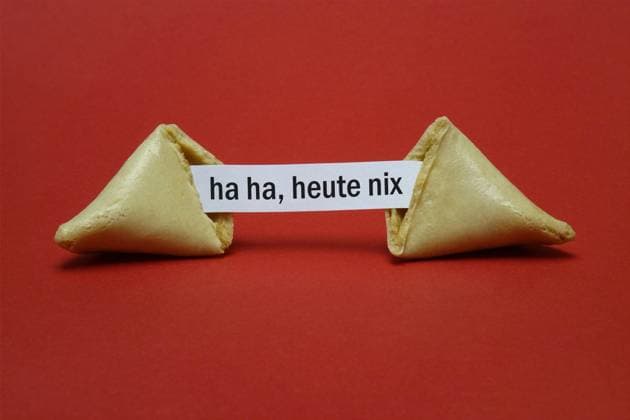 Glückskeks mit lachen und heute nix Glückskeks mit lachen und heute nix, 30.09.2024, Borkwalde, Brandenburg, In einem Glückskeks befindet sich der Schriftzug haha, heute nix. *** Fortune cookie with laughter and today nothing Fortune cookie with laughter and today nothing, 30 09 2024, Borkwalde, Brandenburg, In a fortune cookie is the lettering haha, today nothing