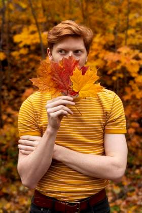 Creative Highlights Symbolfotos man with red hair in a forest filled with colorful autumn leaves Montreal, Quebec, Canada R_ARUI24092711-1549196-01 ,model released, Symbolfoto