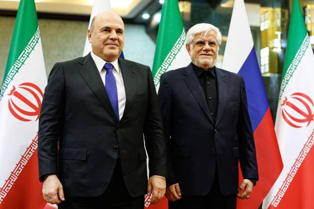 News Themen der Woche KW40 IRAN, TEHRAN - SEPTEMBER 30, 2024: Russia s Prime Minister Mikhail Mishustin (L) and Iran s Vice-President Mohammad Reza Aref pose for a photograph at the Sa dabad Complex. The Russian prime minister is on an official visit to Iran. Dmitry Astakhov POOL TASS  74544924