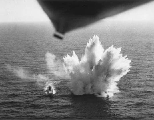 RECORD DATE NOT STATED Attacked and Sunk Description: German U-Boat U-117 attacked and sunk off the Azores by aircraft from USS Bogue. Date: 7 August 1943 atlantic, navy, u117, ussbogue, azores, admiralty, unitedstatesnavy, usnavy, usn, ussboguecve9, cve9, bogueclass, escortcarrier, antisubmarinewarfare, asw, secondworldwar, battleoftheatlantic, bogue, uboat, submarine, 1943, wwii Copyright: xpiemagsx piemagsna23032024-20118 !ACHTUNG AUFNAHMEDATUM GESCHÄTZT!