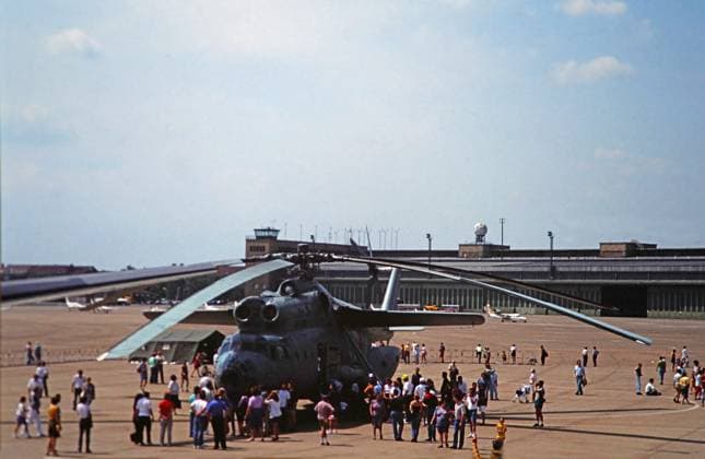 Archivbilder der Woche SPORT KW40 Flughafen Tempelhof GER, 20240101, Aufnahme Berlin,ca. 1970, Flughafen Tempelhof *** Tempelhof Airport GER, 20240101, photo Berlin, ca 1970, Tempelhof Airport