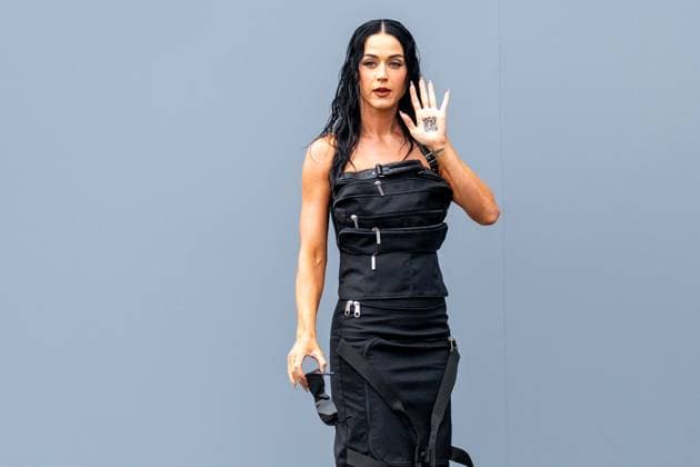 Entertainment Bilder des Tages Arrivées au défilé de mode féminin Balenciaga printemps été 2025 lors de la Fashion Week de Paris PFW Katy Perry Arrivées au défilé de mode féminin Balenciaga printemps été 2025 lors de la Fashion Week de Paris PFW , à Paris, France, le 30 septembre 2024 Da Silva Perusseau Bestimage Celebs attend the Balenciaga Paris Womenswear Spring Summer 2025 show as part of Paris Fashion Week on September 30, 2024 in Paris, France Paris France  Copyright: xTizianoxDaxSilvax-xPierrexPerusseaux xBestimagexTizianoxDaxSilvax-xPierrexPerusseaux xBestimagex