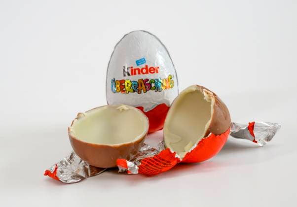 01.10.2024, Kinder-Produkte, das Überraschungs-Ei wird 50 Jahre Alt. Jubiläum Kinder Überraschung. 01.10.2024, Überraschungsei 01.10.2024, Überraschungsei *** 01 10 2024, childrens products, the surprise egg turns 50 years old anniversary childrens surprise 01 10 2024, surprise egg 01 10 2024, surprise egg