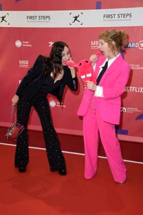 Carol Schuler und Sarah Bauerett bei der 25. Verleihung der First Steps Awards 2024 im Theater des Westens. Berlin, 30.09.2024
