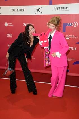 Carol Schuler und Sarah Bauerett bei der 25. Verleihung der First Steps Awards 2024 im Theater des Westens. Berlin, 30.09.2024
