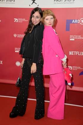Carol Schuler und Sarah Bauerett bei der 25. Verleihung der First Steps Awards 2024 im Theater des Westens. Berlin, 30.09.2024