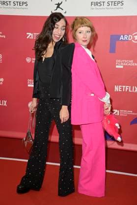 Carol Schuler und Sarah Bauerett bei der 25. Verleihung der First Steps Awards 2024 im Theater des Westens. Berlin, 30.09.2024