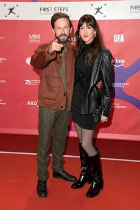 Franz Dinda mit Ehefrau Elise Dinda bei der 25. Verleihung der First Steps Awards 2024 im Theater des Westens. Berlin, 30.09.2024