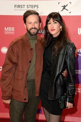 Franz Dinda mit Ehefrau Elise Dinda bei der 25. Verleihung der First Steps Awards 2024 im Theater des Westens. Berlin, 30.09.2024