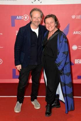 Fabian Busch mit Ehefrau Sunny bei der 25. Verleihung der First Steps Awards 2024 im Theater des Westens. Berlin, 30.09.2024