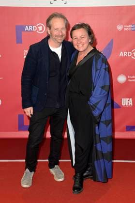 Fabian Busch mit Ehefrau Sunny bei der 25. Verleihung der First Steps Awards 2024 im Theater des Westens. Berlin, 30.09.2024