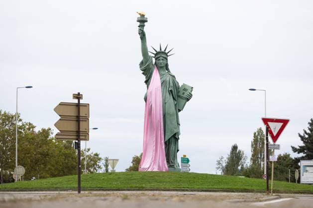 OCTOBRE ROSE STATUE DE LA LIBERTE COLMAR PHOTOPQR DNA Roméo BOETZLÉ Colmar 01 10 2024 La statue de la liberté de Colmar porte un bandeau rose à loccasion dOctobre Rose, mois de lutte contre le cancer du sein, à Colmar le 1er octobre 2024 Colmar, France, oct 1st 2024 The Statue of Liberty in Colmar the birthplace of Bartholdi, the statues creator wears a pink headband for Pink October, breast cancer prevention month Colmar Haut Rhin Alsace France  Copyright: xPHOTOPQR DNA MAXPPPxRoméoxBOETZLÉx 20241001DNA3034 20241001DNA3034