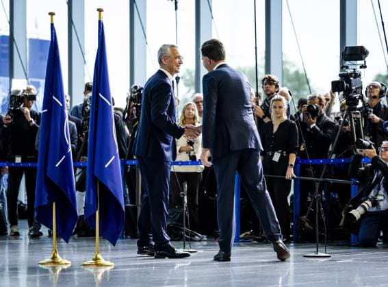 News Themen der Woche KW40 News Bilder des Tages BRUSSELS - Mark Rutte during a doorstep with NATO Secretary General Jens Stoltenberg ahead of Rutte s appointment as the new NATO Secretary General. ANP REMKO DE WAAL netherlands out - belgium out  Copyright: xx x509843084x originalFilename: 509843084.jpg