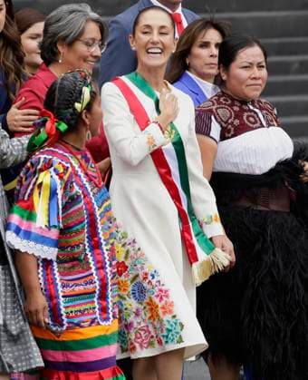 Claudia Sheinbaum Sworn In As Mexico s First Woman President Claudia Sheinbaum, president of Mexico, greets supporters in Mexico City, Mexico, on October 1, 2024, at the Chamber of Deputies after receiving the presidential sash from Andres Manuel Lopez Obrador, former president of Mexico. Mexico City Mexico City Mexico  Copyright: xGerardoxVieyrax originalFilename: vieyra-notitle241001_npOMM.jpg