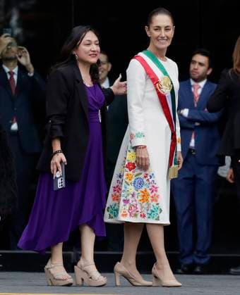 Claudia Sheinbaum Sworn In As Mexico s First Woman President Claudia Sheinbaum, president of Mexico, greets supporters in Mexico City, Mexico, on October 1, 2024, at the Chamber of Deputies after receiving the presidential sash from Andres Manuel Lopez Obrador, former president of Mexico. Mexico City Mexico City Mexico  Copyright: xGerardoxVieyrax originalFilename: vieyra-notitle241001_nph12.jpg