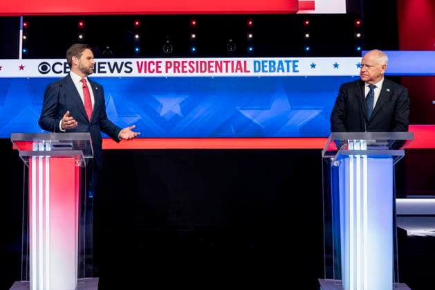 Bilder des Jahres 2024, News 10 Oktober News Themen der Woche KW40 News Bilder des Tages Senator JD Vance, a Republican from Ohio and Republican vice-presidential nominee, left, and Tim Walz, governor of Minnesota and Democratic vice-presidential nominee, during the first vice presidential debate at the CBS Broadcast Center in New York, US, on Tuesday, Oct. 1, 2024.  nyp20241001105 AlxDrago