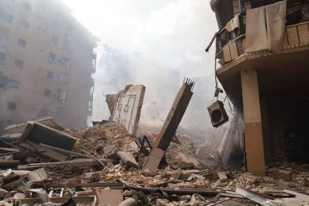 Bilder des Jahres 2024, News 10 Oktober News Themen der Woche KW40 News Bilder des Tages - Beirut southern suburbs on October 2, 2024 - 02 10 2024 - Lebanon Beirut Beirut - Result of the bombings on the Al-Hadath district in the southern suburbs of Beirut in the stronghold of Hezbollah Tuesday October 2, 2024  SylvainxRostaingx xLexPictorium LePictorium_0297885