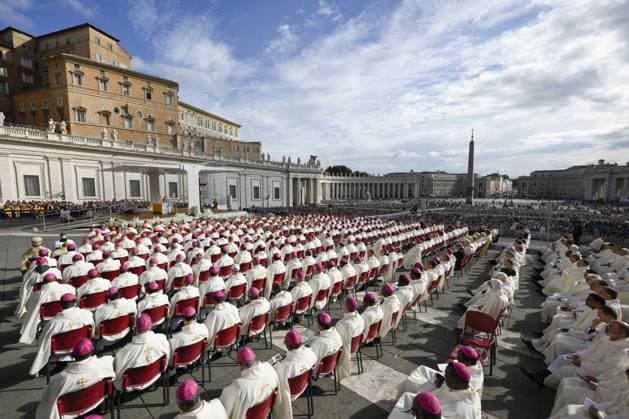 News Themen der Woche KW40 **NO LIBRI** Italy, Rome, Vatican, 2024 10 02.Priests and bishops attend a Holy Mass led by Pope Francis at the opening session of the 16th Ordinary General Assembly of the Synod of Bishops, Vatican, The official opening of the Second Session of the 16th Ordinary General Assembly of the Synod of Bishops was held on 02 October 2024. . Photograph by VATICAN MEDIA Catholic Press Photo  Copyright: xVATICANxMEDIAx xipa-agency.netx xVaticanxmediax IPA_Agency_IPA50263251