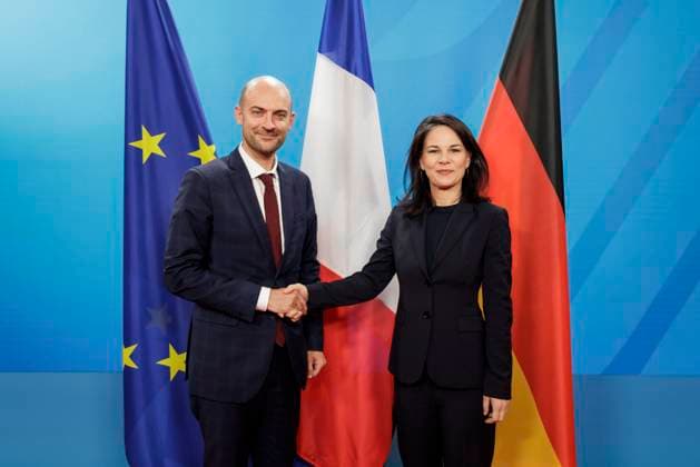 News Themen der Woche KW40 News Bilder des Tages Annalena Baerbock (Buendnis 90 Die Gruenen), Bundesaussenministerin, trifft den neuen franzoesischen Aussenminister Jean-Noel Barrot im Auswaertigen Amt in Berlin, 02.10.2024. Fotografiert im Auftrag des Auswaertigen Amtes. Berlin Deutschland *** Annalena Baerbock Buendnis 90 Die Gruenen , Federal Foreign Minister, meets the new French Foreign Minister Jean Noel Barrot at the Federal Foreign Office in Berlin, 02 10 2024 Photographed on behalf of the Federal Foreign Office Berlin Germany Copyright: xKiraxHofmann AAx