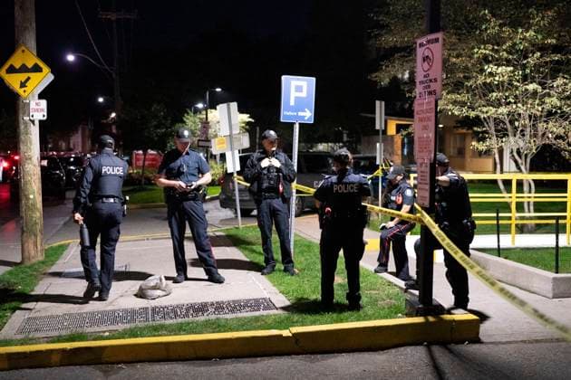 October 2, 2024, Toronto, On, Canada: Toronto Police work the scene where a police officer was shot, in Toronto, on Wednesday, Oct. 2, 2024. The officer was taken to hospital with life threatening injuries. Toronto Canada  - ZUMAc35_ 20241002_zaf_c35_140 Copyright: xArlynxMcadoreyx