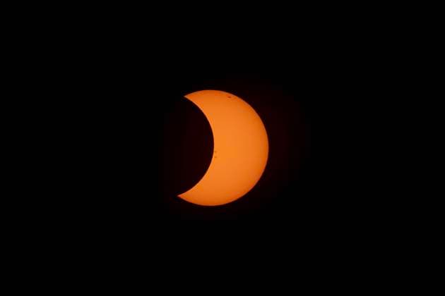 Bilder des Jahres 2024, News 10 Oktober News Themen der Woche KW40 News Bilder des Tages (241003) -- BUENOS AIRES, Oct. 3, 2024 -- A solar eclipse appears over Buenos Aires, capital of Argentina on Oct. 2, 2024. (Photo by Xinhua) ARGENTINA-BUENOS AIRES-ANNULAR SOLAR ECLIPSE MartinxZabala 