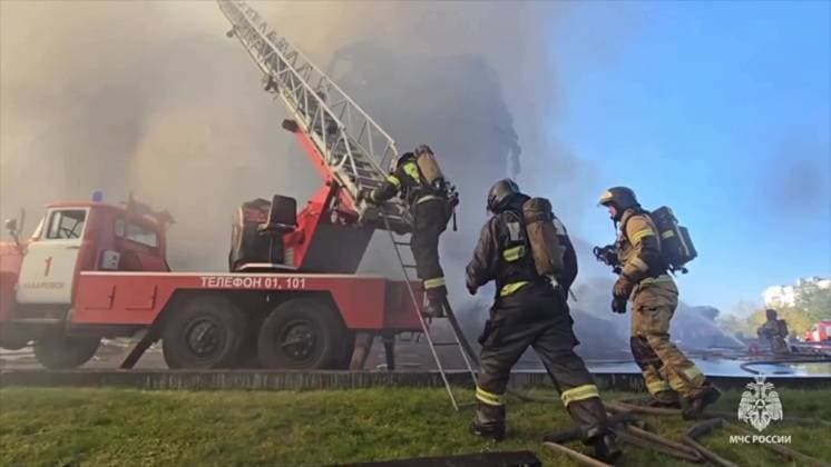 Russia Theatre Fire 8777686 03.10.2024 In this handout video grab released by the Russian Emergencies Ministry, firefighters work to extinguish a fire at the Khabarovsk Regional Musical Theater in Khabarovsk, Russia. Russian Emergency Situations Ministry Khabarovsk Russia  Copyright: xx