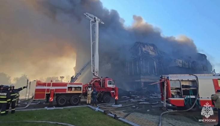 Russia Theatre Fire 8777690 03.10.2024 In this handout video grab released by the Russian Emergencies Ministry, firefighters work to extinguish a fire at the Khabarovsk Regional Musical Theater in Khabarovsk, Russia. Russian Emergency Situations Ministry Khabarovsk Russia  Copyright: xx