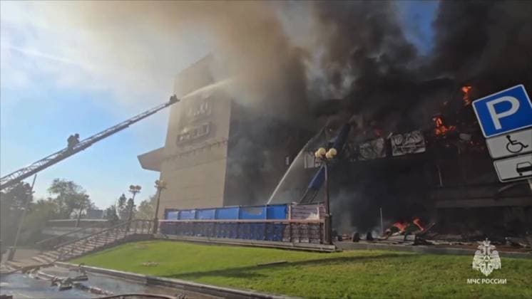 Russia Theatre Fire 8777699 03.10.2024 In this handout video grab released by the Russian Emergencies Ministry, firefighters work to extinguish a fire at the Khabarovsk Regional Musical Theater in Khabarovsk, Russia. Russian Emergency Situations Ministry Khabarovsk Russia  Copyright: xx