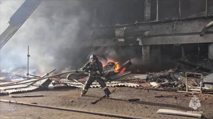 Russia Theatre Fire 8777700 03.10.2024 In this handout video grab released by the Russian Emergencies Ministry, firefighters work to extinguish a fire at the Khabarovsk Regional Musical Theater in Khabarovsk, Russia. Russian Emergency Situations Ministry Khabarovsk Russia  Copyright: xx