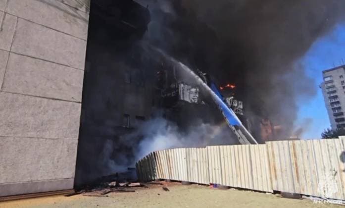 Russia Theatre Fire 8777709 03.10.2024 In this handout video grab released by the Russian Emergencies Ministry, firefighters work to extinguish a fire at the Khabarovsk Regional Musical Theater in Khabarovsk, Russia. Russian Emergency Situations Ministry Khabarovsk Russia  Copyright: xx