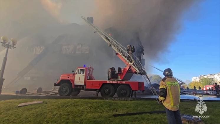 Russia Theatre Fire 8777714 03.10.2024 In this handout video grab released by the Russian Emergencies Ministry, firefighters work to extinguish a fire at the Khabarovsk Regional Musical Theater in Khabarovsk, Russia. Russian Emergency Situations Ministry Khabarovsk Russia  Copyright: xx
