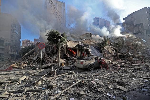 News Themen der Woche KW40 News Bilder des Tages Nahostkonflikt, Libanon, Eindrücke nach israelischem Luftangriff auf Beirut (241003) -- BEIRUT, Oct. 3, 2024 -- This photo shows damages caused by Israeli airstrikes in Beirut, Lebanon, on Oct. 3, 2024. Since Sept. 23, the Israeli army has been launching an unprecedented, intensive air attack on Lebanon in a dangerous escalation with Hezbollah. ) (SpotNews)LEBANON-BEIRUT-ISRAELI AIRSTRIKES-AFTERMATH BilalxJawich 