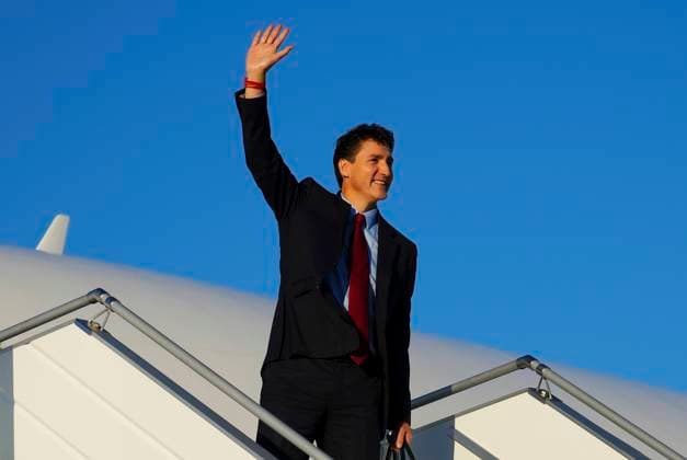 Kanada, Justin Trudeau vor Abreise nach Frankreich am Flughafen Ottawa October 3, 2024, Ottawa, On, CAN: Prime Minister Justin Trudeau departs Ottawa on Thursday, Oct. 3, 2024, en route to the Francophonie Summit in France. Ottawa CAN  - ZUMAc35_ 20241003_zaf_c35_003 Copyright: xSeanxKilpatrickx