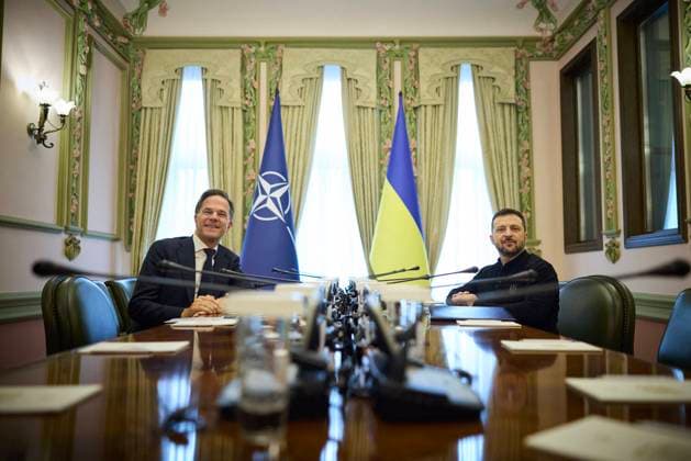 Bilder des Jahres 2024, News 10 Oktober News Themen der Woche KW40 Ukrainian President Volodymyr Zelensky and NATO Secretary General Mark Rutte at their meeting in Kiev Ukrainian President Volodymyr Zelensky and NATO Secretary General Mark Rutte at their meeting in Kiev, Ukraine, October 3, 2024 NATO membership, implementation of the decisions of the Washington Summit, and jointly intercepting Russian missiles and drones are among Ukraines priorities Ukraine Presidency via Bestimage Ukraines priorities include joining NATO, implementing the decisions of the Alliance s Washington Summit, and jointly intercepting Russian missiles and drones This was the focus of President Volodymyr Zelenskyys discussion with NATO Secretary General Mark Rutte during their meeting in Kyiv Kiev Ukraine  Copyright: xUkrainexPresidencyxviaxBestimagexUkrainexPresidencyxviaxBestimagex