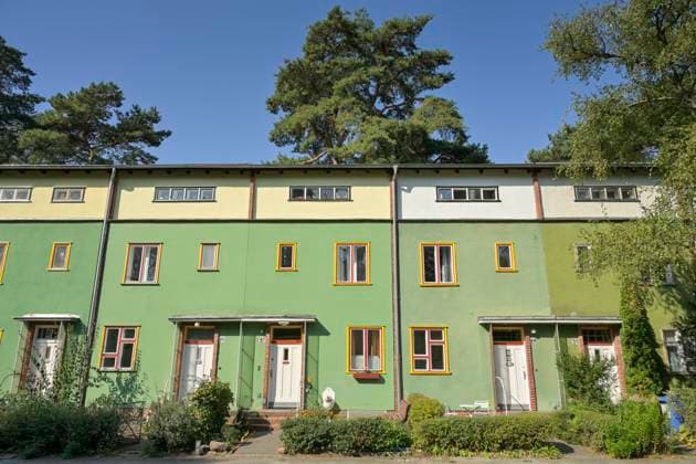 Wohnhaus in der Waldsiedlung Zehlendorf Onkel Toms Hütte, Architekt Bruno Taut, Am Lappjagen, Steglitz-Zehlendorf, Berlin, Deutschland *** Residential building in the Zehlendorf forest estate Onkel Toms Hütte, architect Bruno Taut, Am Lappjagen, Steglitz Zehlendorf, Berlin, Germany