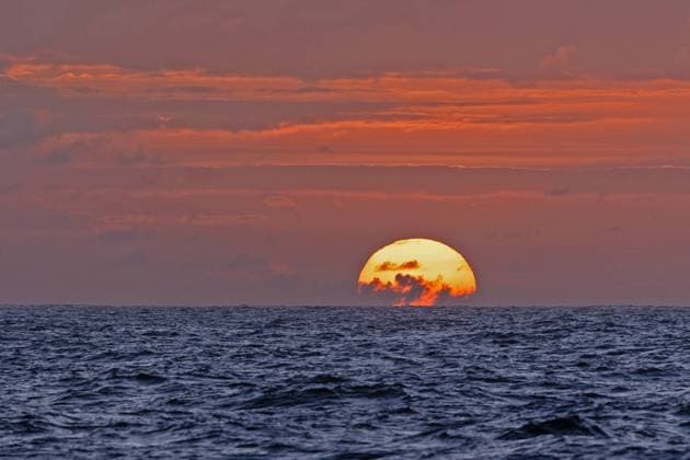 Sunset Galapagos islands Sunset over the Pacific Ocean off the Galapagos Islands, part of the Republic of Ecuador. Galapagos Islands Ecuador Copyright: xAgamix xPetexMorrisx