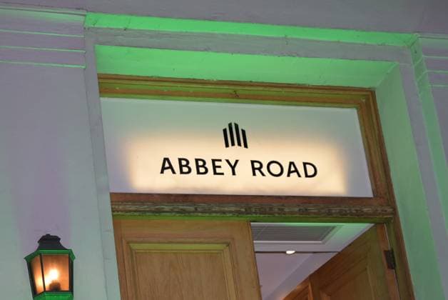Guests arrive for Abbey Road Music Photography Abbey Road Music Photography 2024- Guests Arrival Featuring: New Logo on Abbey Road Doors Where: London, United Kingdom When: 03 Oct 2024 Credit: Laura Rose WENN London United Kingdom Copyright: xLauraxRose WENNx wenn40043372 Thepinkrosephotographyltdx wenn40043372