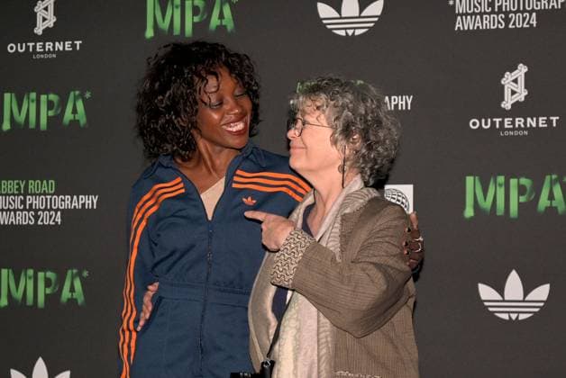 Abbey Road Music Photography Awards 2024- Arrivals Abbey Road Arrivals for the Music Photography Awards 2024 Featuring: Jill Furmanovsky and guest Where: London, United Kingdom When: 03 Oct 2024 Credit: Laura Rose WENN London United Kingdom Copyright: xLauraxRose WENNx wenn40043354 Thepinkrosephotographyltdx wenn40043354