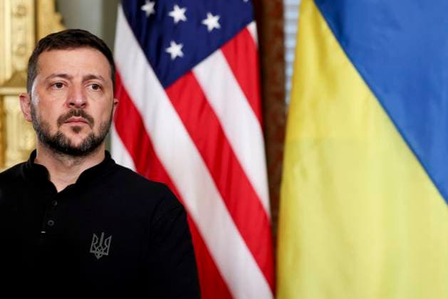 Harris Meets Zelenskyy in the VP™s Ceremonial Office Volodymyr Zelenskiy, Ukraine s president, during a meeting with US Vice President Kamala Harris, not pictured, in the Vice President s Ceremonial Office in Washington, DC, US, on Thursday, Sept. 26, 2024. The US on Wednesday announced a new weapons package for Ukraine worth $375 million, including ammunition for rocket systems and artillery, as well as armored vehicles and anti-tank weapons. Credit: Ting Shen Pool via CNP AdMedia Washington District of Columbia United States of America EDITORIAL USE ONLY  Copyright: xx FTP_TTS22333_1-4985350 CNP AdMediax admphotostwo898455