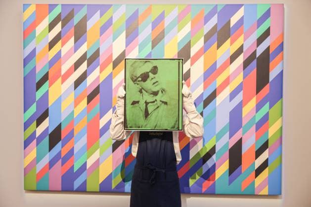 News Themen der Woche KW40 Contemporary Evening Auction at Sothebys Contemporary Evening Auction Sothebys, London. Andy Warhol self portrait (£3-4 million GBP) est. Pictured in front of Bridget Riley, Gallard 2. (£1 5-@ million GBP) 04.10.2024  Copyright: xJackxHillx NINTCHDBPICT000938256359