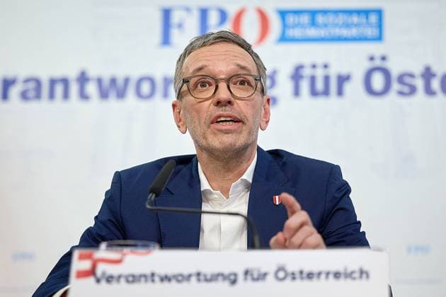 Bilder des Jahres 2024, News 10 Oktober News Themen der Woche KW40 News Bilder des Tages - Wien 05.10.2024 - Österreich Nationalratswahl 2024 - Heute , am Tag nach dem Gespräch mit dem Bundespräsidenten und sechs Tage nach dem Sieg bei der Nationalratswahl hat die FPÖ in ihr Medienzentrum zu einem Statement des Parteichefs, Herbert Kickl eingeladen. PHOTO: FPÖ Bundesparteiobmann Herbert Kickl bei seinem Statement. Vienna (AUSTRIA) - Austrian National Council election 2024 - Today, the day after the meeting with the Federal President and six days after the victory in the National Council elections, the FPÖ invited to its media centre for a statement. of the party leader Herbert Kickl. Parlamentswahl, Parlament, Wahlen, negociations, Parliamentary election, FPO, FPOe, PK, Pressekonferenz, Sondierungsgespräche, Statement 
