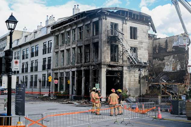 News Themen der Woche KW40 News Bilder des Tages October 5, 2024, Montreal, Pq, Canada: Firefighters stand next to a building in Old Montreal on Saturday, Oct., 5, 2024. A fire that tore through a century-old building in Old Montreal killed at least two people and forced dozens of others out of the area, city police confirmed Saturday as they continued to probe what caused the building to catch alight. Montreal Canada  - ZUMAc35_ 20241005_zaf_c35_055 Copyright: xGrahamxHughesx