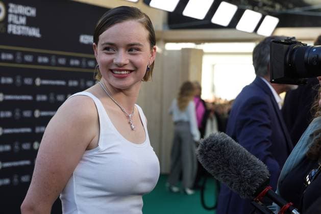 Entertainment Themen der Woche KW40 Luna Wedler - 20th Zurich Film Festival 2024 Schweizer Schauspielerin Luna Wedler auf dem grünen Teppich beim 20. Zurich Film Festival 2024. Zürich, 05.10.2024. Schweiz. *** Luna Wedler 20th Zurich Film Festival 2024 Swiss actress Luna Wedler on the green carpet at the 20th Zurich Film Festival 2024 Zurich, 05 10 2024 Switzerland