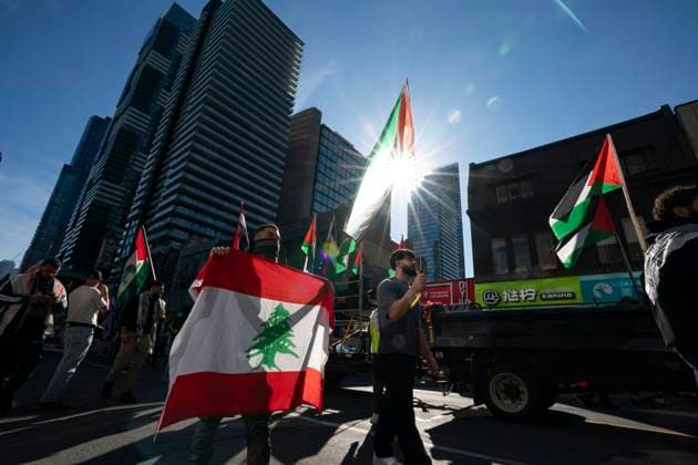October 5, 2024, Toronto, On, Canada: People protest in support of Palestine in Toronto on Saturday, October 5, 2024. Toronto Canada  - ZUMAc35_ 20241005_zaf_c35_097 Copyright: xArlynxMcadoreyx