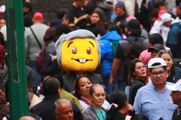 News Themen der Woche KW40 News Bilder des Tages Hundred of people waiting for the leave of incoming Mexico City Head of Government Clara Brugada Molina during the swearing-in ceremony outside the Congress of Mexico City. on October 5, 2024 in Mexico City, Mexico. Mexico City Mexico - ZUMAe321 20241005_zia_e321_099 Copyright: xCarlosxSantiagox