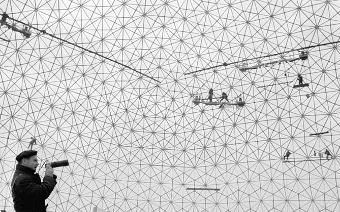 Archivbilder der Woche SPORT KW40 U.S. PAVILION CONSTRUCTION EXPOSITION MONTREAL 39243 06.10.1966 Construction of the U.S. pavilion at the World s Fair in Montreal. Valeriy Shustov Sputnik Montreal Canada  Copyright: xValeriyxShustovx